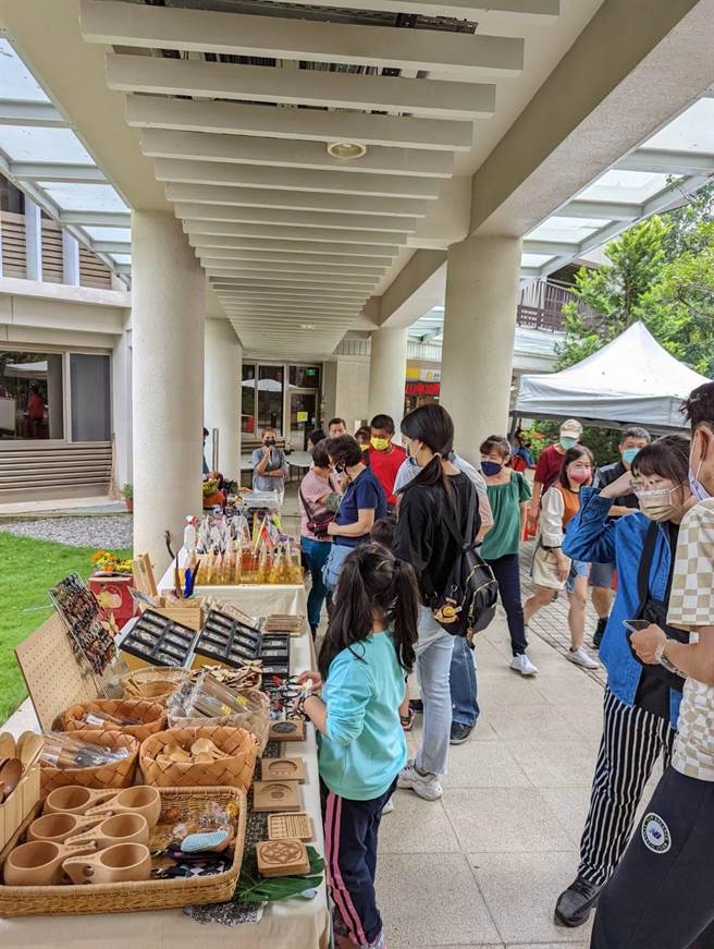 茂管处处长柯建兴表示，「山那边的市集」举办至今，渐渐获得民眾的支持好评，接下来即将把市集品牌精神带进高雄市桃源区及屏东县三地门乡等原乡地区。(茂林风景区管理处提供／林雅惠传真)