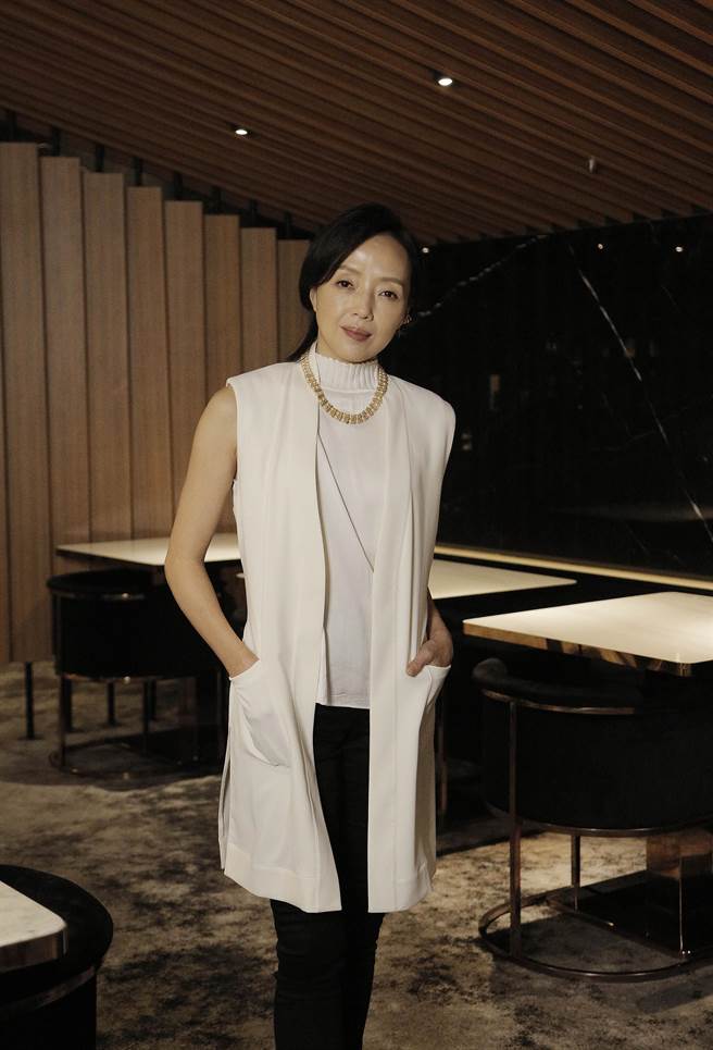 许芳宜与媒体侃侃而谈理念。（三乘影像提供）