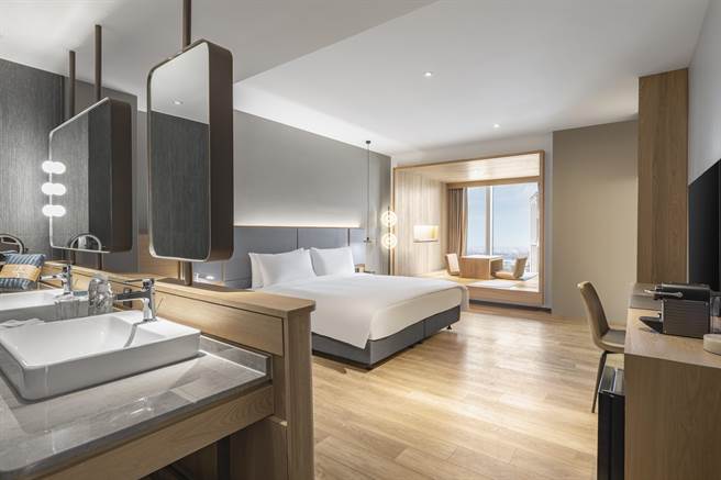 高雄承億酒店推出「經典和式雙人房一泊二食住宿券」套票，包含早餐及自助式餐廳午或晚餐擇一，旅展限定優惠價7500元，等同原價22折。(承億集團提供)