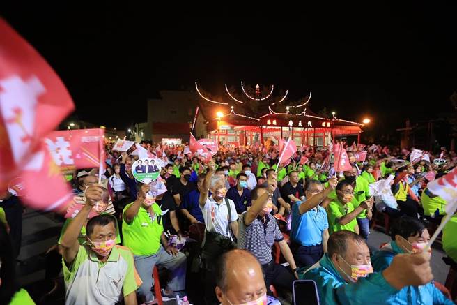 弥陀千人造势大会场盛况空前，展现不分蓝绿挺迈连任。(陈其迈竞选办公室提供／林雅惠传真)