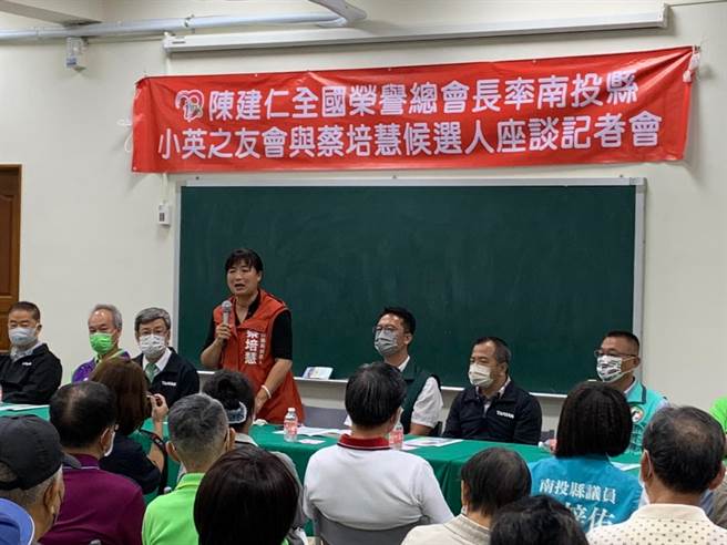 原本開放給南投縣小英之友會成員參加的座談，吸引許多「大仁哥」粉絲參與。（蔡培慧服務處提供／廖志晃南投傳真）