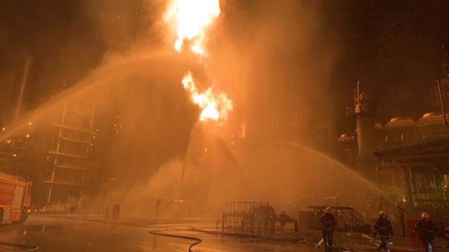 中油大林厂第三重油脱硫工场27日晚间发生爆炸。（柯宗纬翻摄）