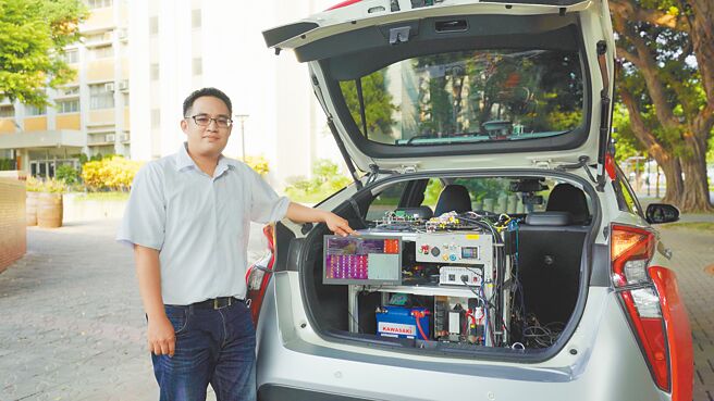 逢甲自控系副教授林昱成研发「超进化之智能电子避震系统」，已完成实车搭载与功能测试。图／逢甲提供