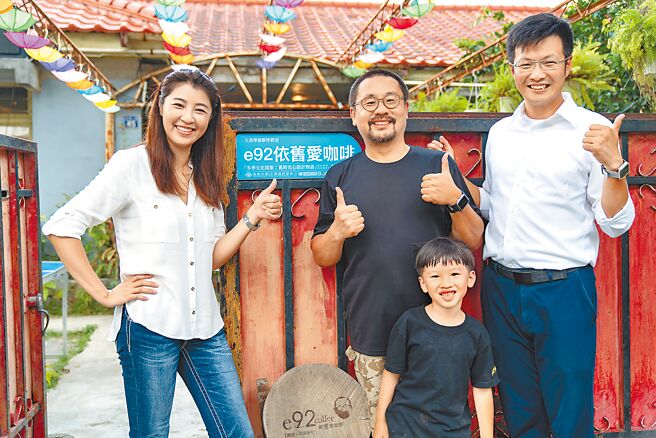 許淑華從南投市長、立委起，一直關注中興新村發展，與當地住戶及業者有深厚友誼。（許淑華競辦提供／楊靜茹南投傳真）