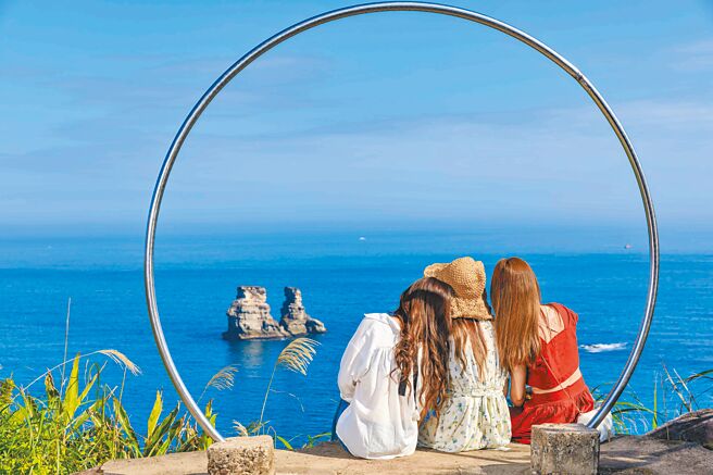 新北海岸环包括青春山海线与双百年环线，有最美的145公里新北海岸与东北角山城。（新北市观旅局提供／叶德正新北传真）