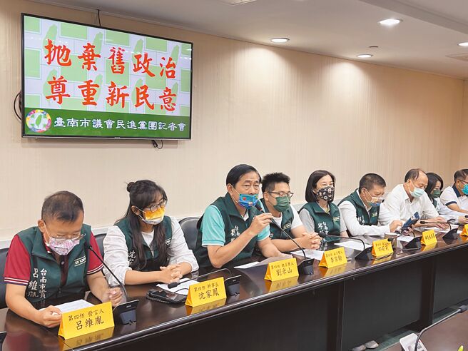 台南市副议长补选，拥有席次优势的民进党团决议不推派人选、不出席投票，事后引发不少支持者反弹。（洪荣志摄）