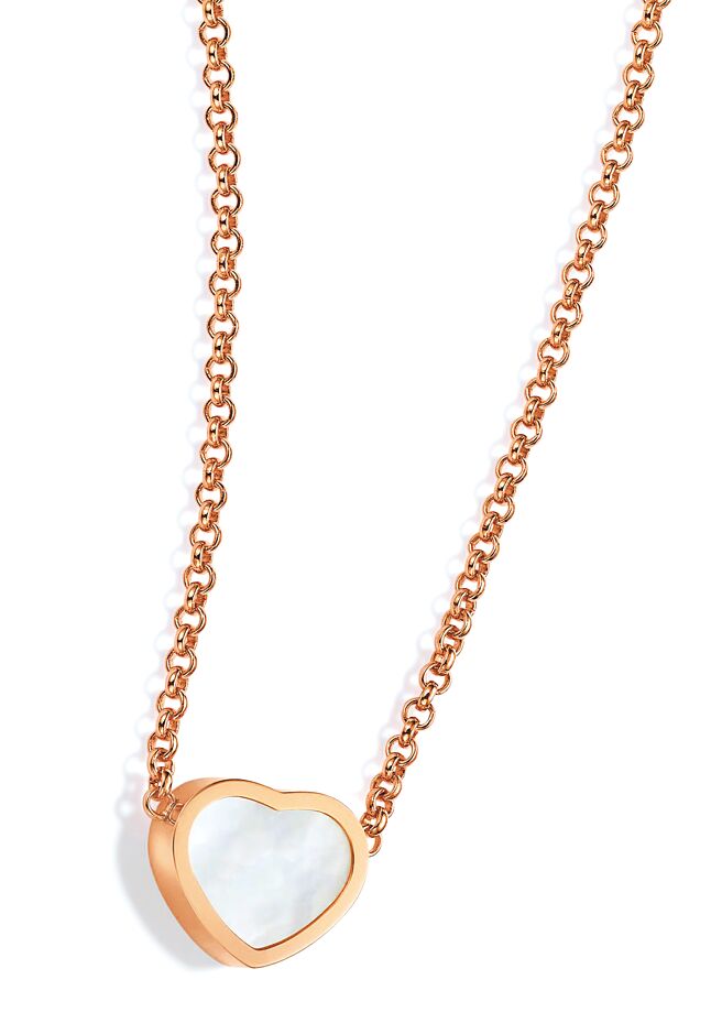 蕭邦My Happy Hearts珍珠母貝愛心項鍊，5萬1000元。（CHOPARD提供）