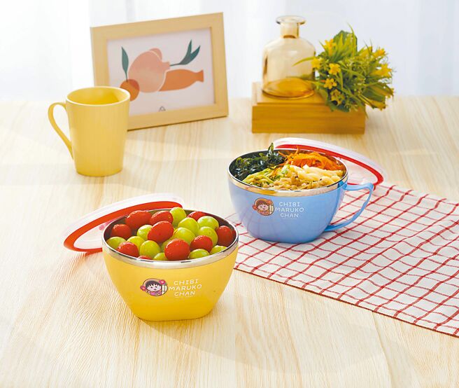 SOGO忠孝馆、復兴馆樱桃小丸子联名来店礼－隔热不锈钢炫彩碗。（SOGO提供）