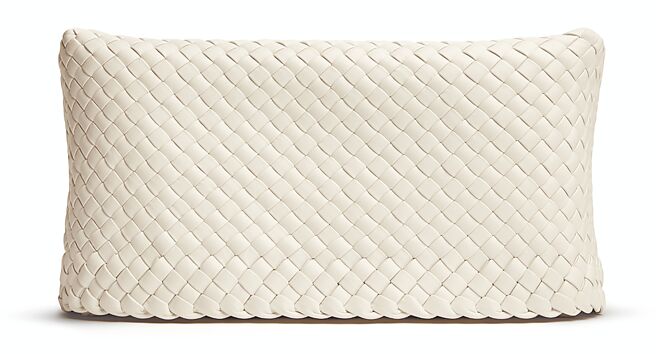 Bottega Veneta BOX白色皮革编织收纳盒，36万3100元。（Bottega Veneta提供）