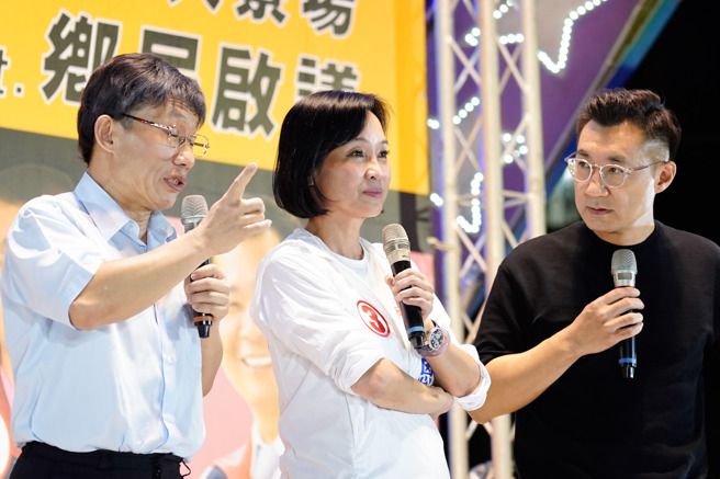 国民党高雄市长候选人柯志恩（中）。（图／取自柯志恩脸书）