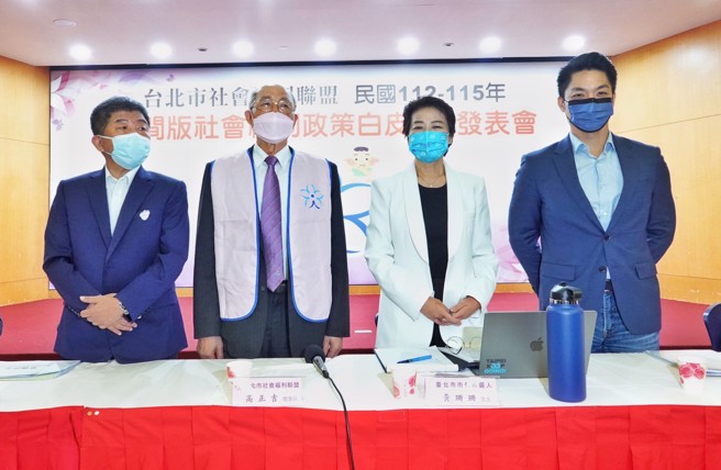 台北市长候选人蒋万安（右起）、黄珊珊、陈时中（左）。（资料照／姚志平摄）