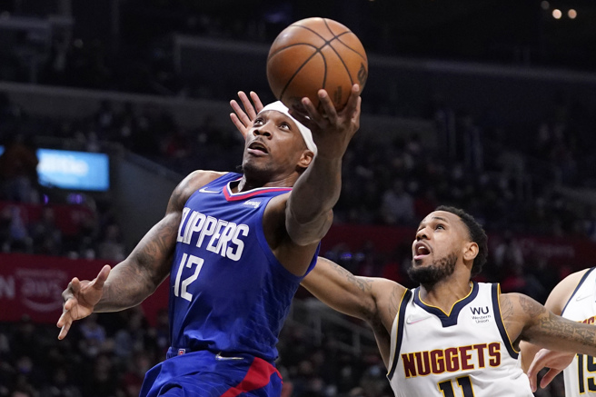 上赛季仍有接近场均10分演出的布雷索(左)，却在NBA自由市场上乏人问津。(美联社)