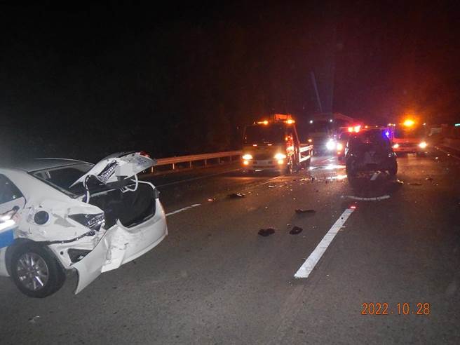 國道三號北上65.9公里處今凌晨發生連環追撞事故。（翻攝畫面／蔡明亘桃園傳真）