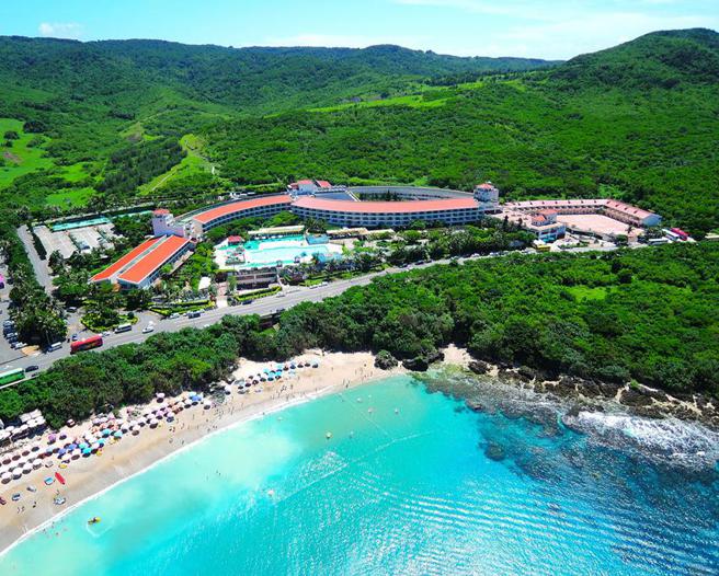 （墾丁福華飯店可通往墾丁各個海域，申請千元補助，兩人成行每晚最低只要2,744元。圖／墾丁福華飯店提供）