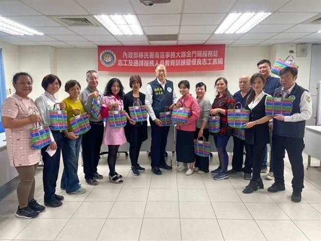 移民署金門縣服務站舉辦「2022志工及通譯服務人員教育訓練暨優良志工表揚活動」，提升志工通譯服務品質及增進專業知能(圖／移民署金門服務站提供)