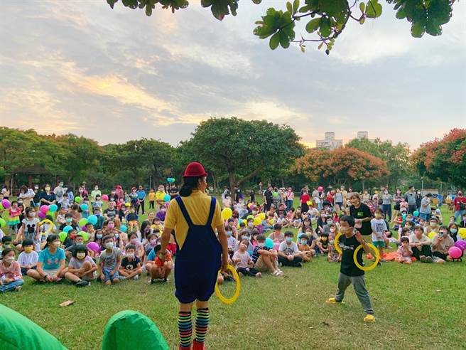 万圣节将到来，台中市北屯区多个社团与社区于30日举办多场万圣节亲子嘉年华活动，邀请民眾一同参加。（庄竞程服务处提供／潘虹恩台中传真）