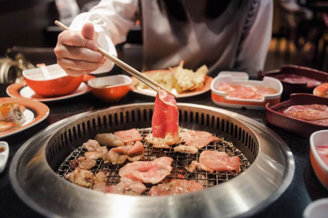 网友分享惨痛经验，竟在交往纪念日大吼女友。（示意图／Shutterstock）