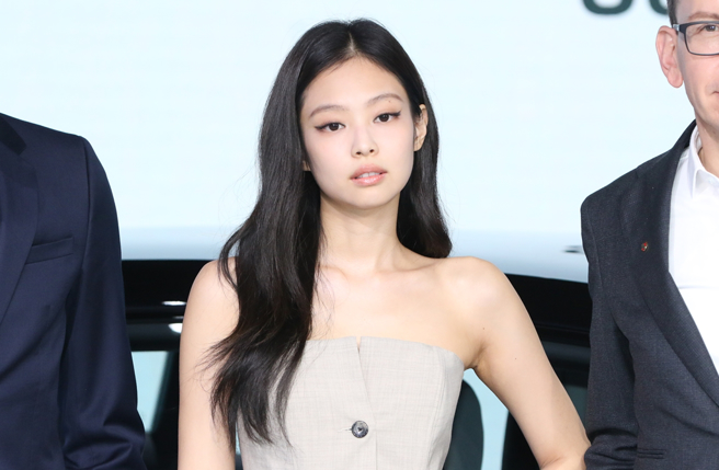 近日传出BLACKPINK成员Jennie疑似耳机漏电痛到尖叫的影片。（图／达志影像）