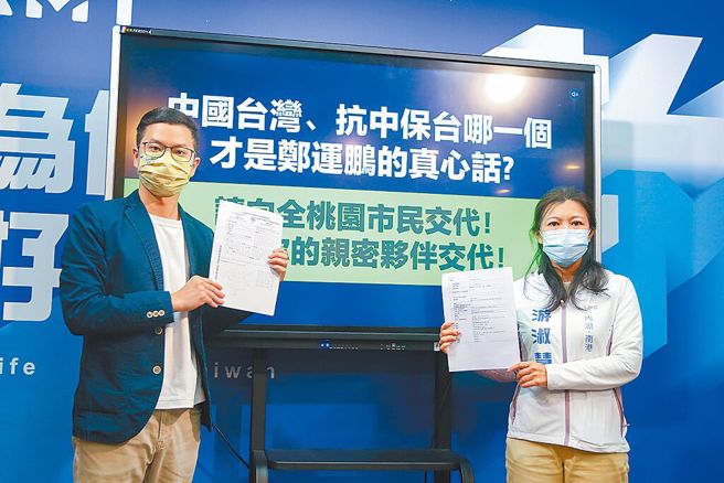 桃園市議員候選人凌濤（左）。（粘耿豪攝）
