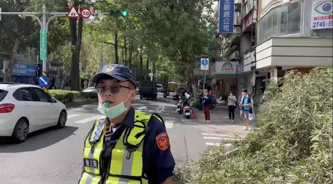 松山分局派員到場進行安全維護、疏導交通工作。(翻攝照片／林郁平台北傳真）