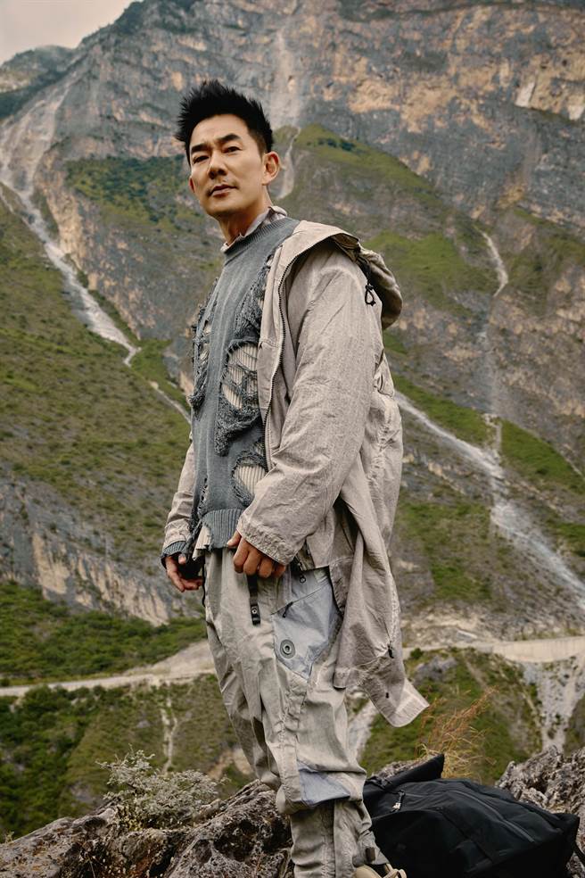 任贤齐日前拍摄新歌〈在路上〉MV。（相信音乐提供）