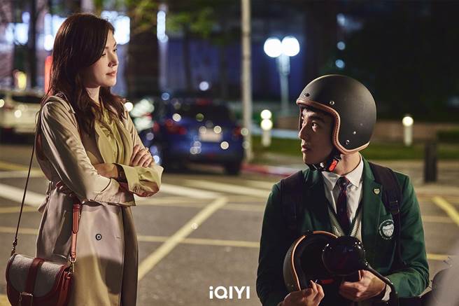 陳昊森和許瑋甯大談禁忌師生戀。（愛奇藝國際站提供）