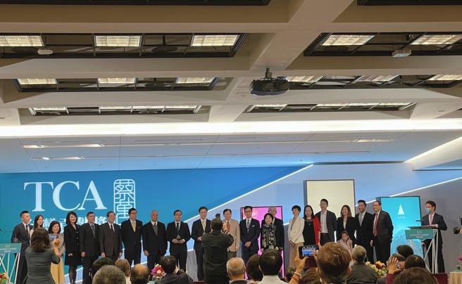 侯孝贤、张上淳荣获台湾贡献奖