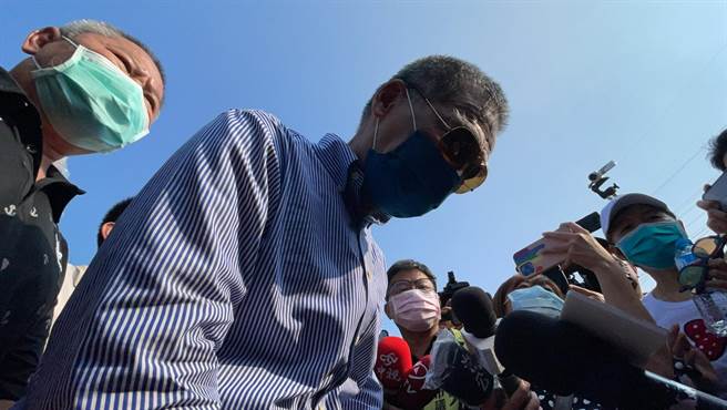 中油董事长李顺钦向居民道歉。（洪靖宜摄）