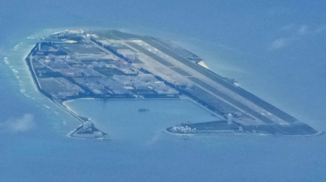 南海永暑礁上的中方建筑与设施。（美联社）