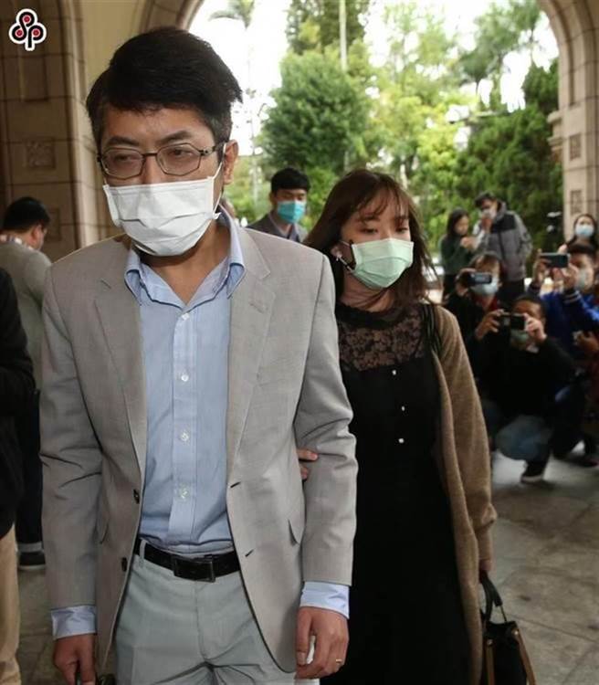 前总统府发言人丁允恭担任高雄市新闻局长时，与女记者在办公室发生3次性行为，又在脸书公开与她的合照（本报资料照片）