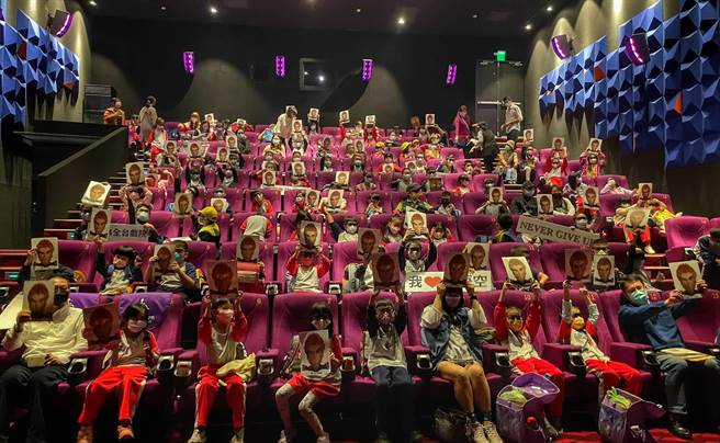 粉丝热心包场让更多孩子进入影厅观赏台湾原创3D动画。（数位领域电影文化提供）