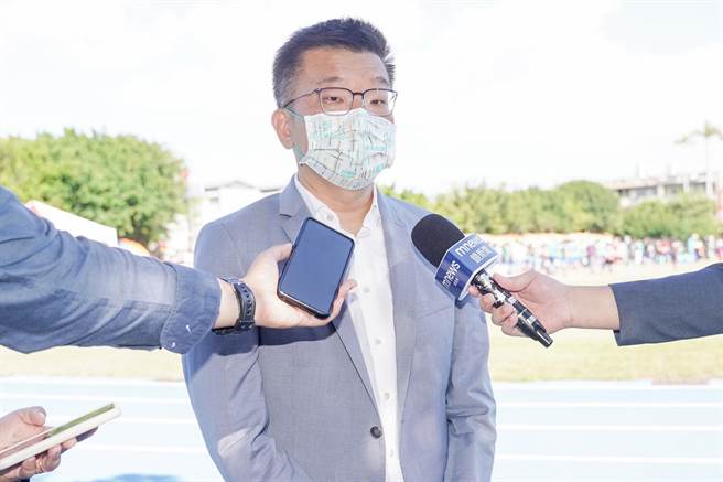 台中市長候選人蔡其昌28日出席地方活動時，批評盧市長面對桶屍案沒有展現正常態度。（蔡其昌競總提供）