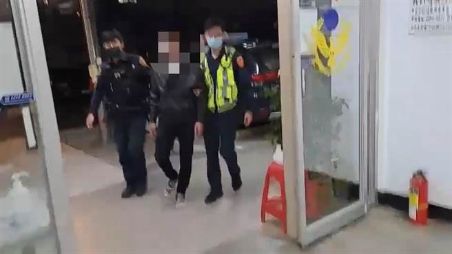 杨男衝撞员警逃逸，警方依法送办。（警方提供）