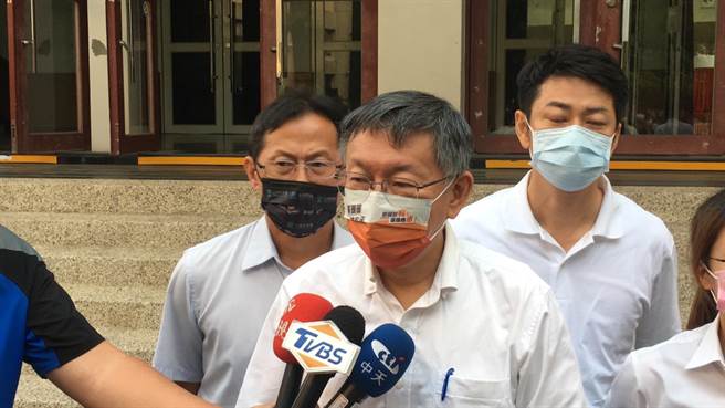 台北市长柯文哲遭媒体询问是否会与国民党市长候选人柯志恩合作以及南下辅选，柯文哲表示，就尽力而为，做多少算多少，柯志恩上次来还有遇到她，这次两人没遇到、联络，并称很想南下高雄辅选就是没有时间。（崔正纲摄）