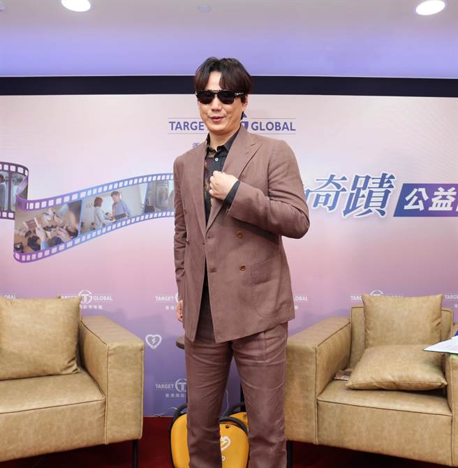 萧煌奇28日受邀出席公益记者会，开心分享近况。（钛泽集团提供）