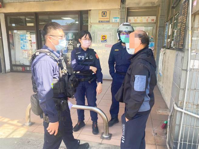大园一名53岁刘姓男子遇上电信门号诈骗，所幸员警到场劝说后成功阻诈，替他守住辛苦存下的积蓄。（翻摄画面／蔡明亘桃园传真）