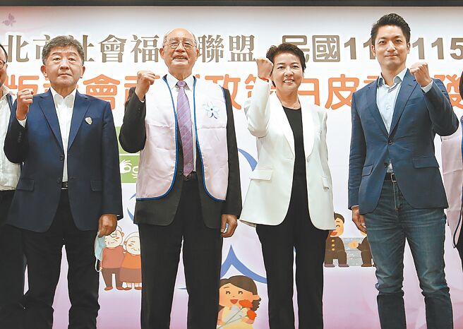 「台北市长选举电视辩论会」11月5日下午2时至4时举行，市长候选人蒋万安（右一）、黄珊珊（右二）、陈时中（左一）将同场较劲，最受注目的交叉诘问，每位候选人将有1分钟提问，另两位候选人回答2分钟。（本报资料照片）