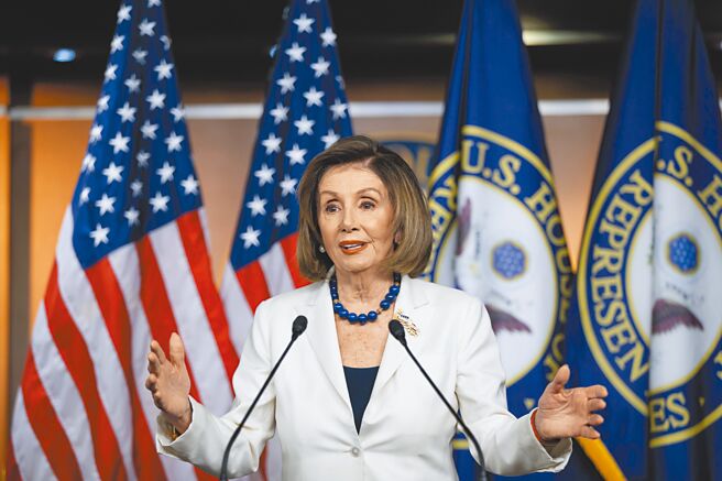 美国眾议院议长裴洛西被爆「收钱办事」，施压美国联邦通信委员会，以阻止艾伦的竞争对手收购一家媒体公司。（新华社）