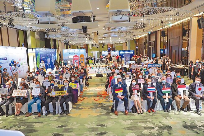 2022新北招商成果大会邀请马来西亚友谊及贸易中心、匈牙利贸易办事处等9个驻台单位出席。（新北市经发局提供／王扬杰新北传真）
