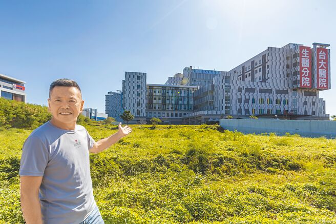 台大生医医院第2期研究大楼暨暨国际医疗中心新建工程流标6次，林为洲带立法院环卫委员会到现场会勘。（罗浚滨摄）