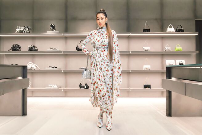 蔡诗芸出席Balenciaga活动，自曝全花洋装虽然好看，但是上厕所穿脱程序超复杂。（Balenciaga提供）