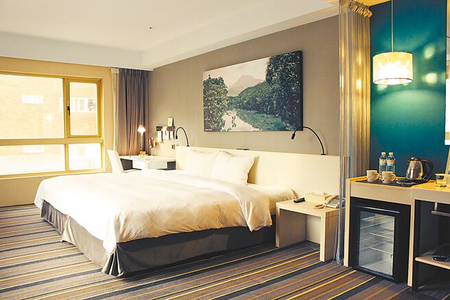 承億文旅推出「五館環島住宿券」，內含5張標準雙人房住宿券，優惠價9898元。（承億集團提供）