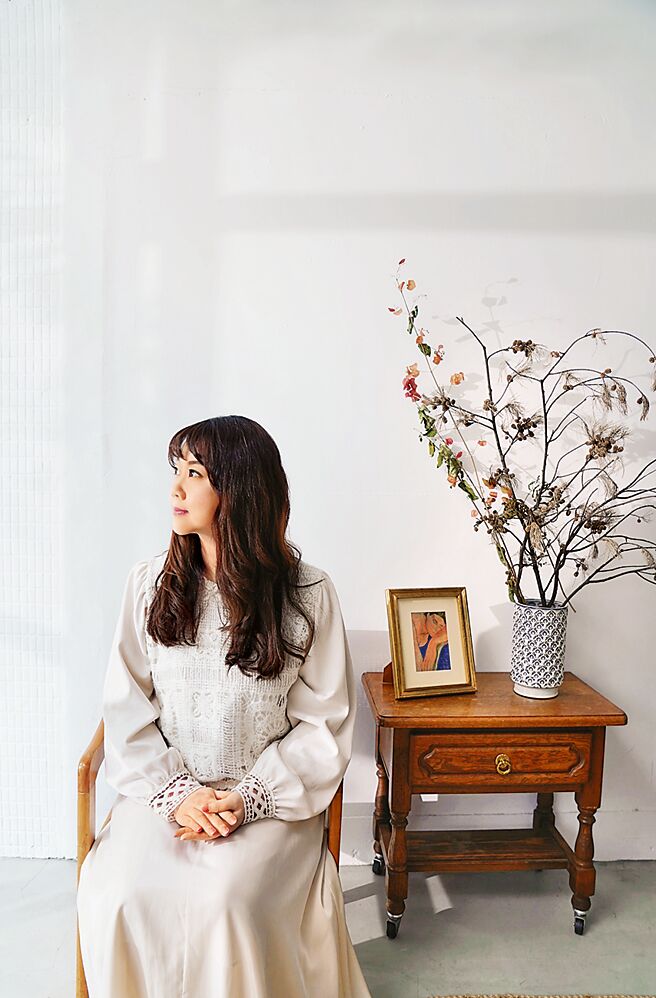 心理师苏绚慧希望透过觉察重新让读者养育内在自我。（究竟出版提供）