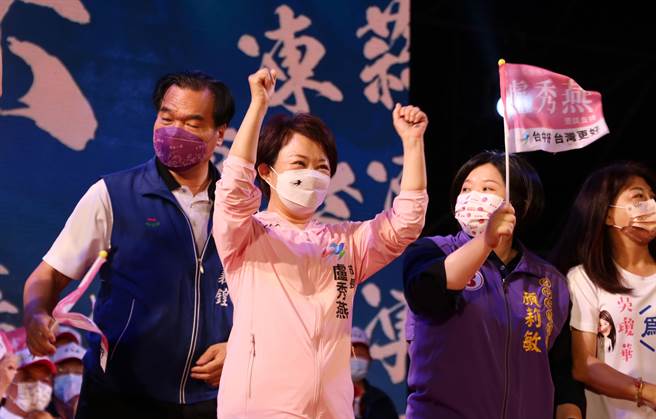 台中市长卢秀燕拚连任，28日晚上在沙鹿运19球场举办「台中海线联合大造势」。（陈淑娥摄）