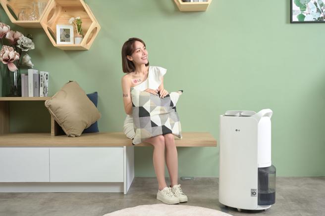 LG PuriCare WiFi 双变频除溼机17公升，定价2万900元，LG会员限定价2万482元。（LG提供）