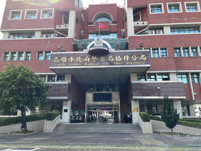 高雄市妇幼队一名48岁柯姓男警官于10月27日骑乘机车，行经楠梓区高楠公路945号台糖加油站前发生车祸，柯男伤重，目前在加护病房观察中。警察同仁闻讯都不敢相信，纷纷对此表示祝福，希望柯能挺过这关。（本报资料照片）