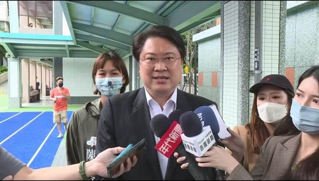 基隆市长林右昌29日表示，国民党基隆市长候选人谢国梁提出的「基隆科学园区」政见，是意图收割他推动多年的「北五堵国际研发新镇」。（张志康摄）