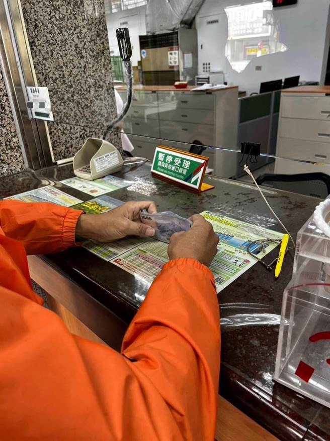 林男将此笔「爱情匯款」转为「善心匯款」捐助予政府立案的公益机构，帮助真正需要的人。（警方提供）