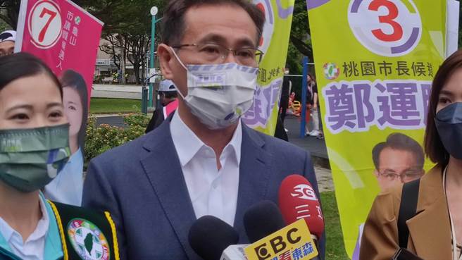 民进党桃园市长候选人郑运鹏表示，他被抹红是很荒谬的事情，呼吁国民党对手张善政应说明清楚农委会研究案。（赖佑维摄）
