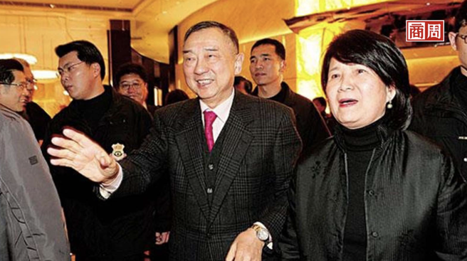 元大集團創辦人馬志玲（中）18日辭世，享壽82歲。右1為妻子杜麗莊。(攝影・楊文財)